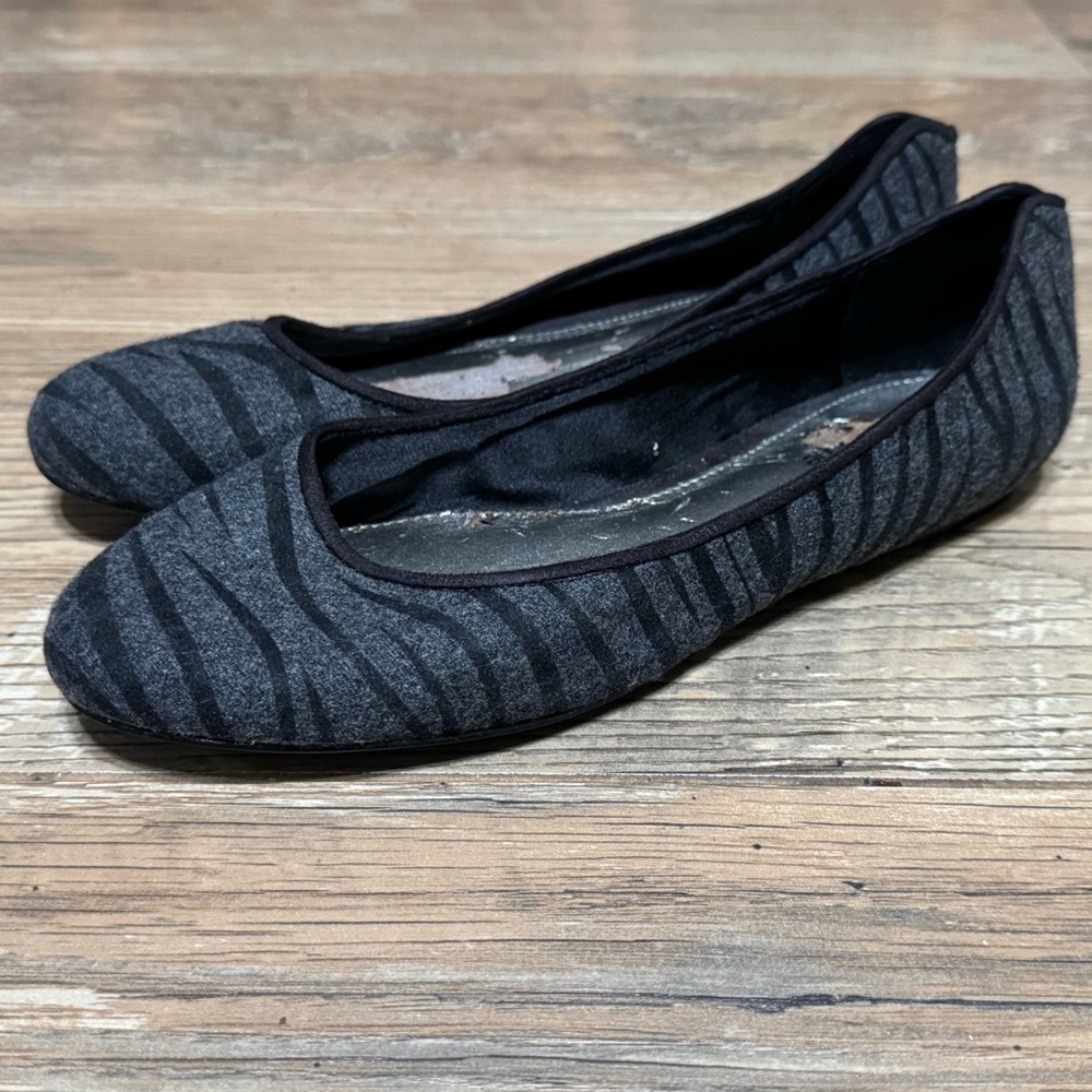 Liz Claiborne Black and Gray Zebra Flats - Discounted shipping
